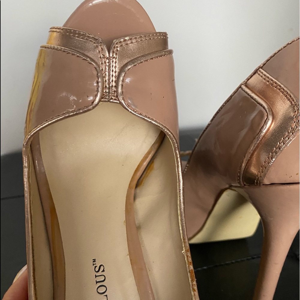 JUST FABULOUS NUDE VINYL PEEPTOE PLATFORM - Size 6 - Picture 3 of 5